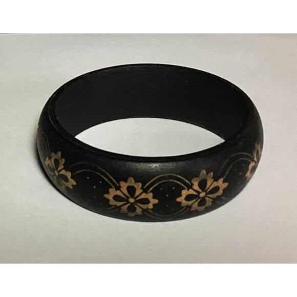 Unbranded Jewelry - Hard Rubber Bangle Bracelet in Matte Black with Metallic Gold Floral Designs